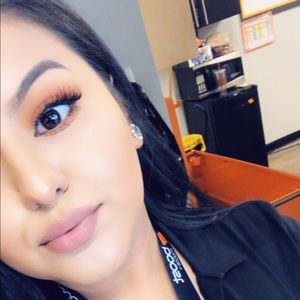 Meet your Posher, Anahi